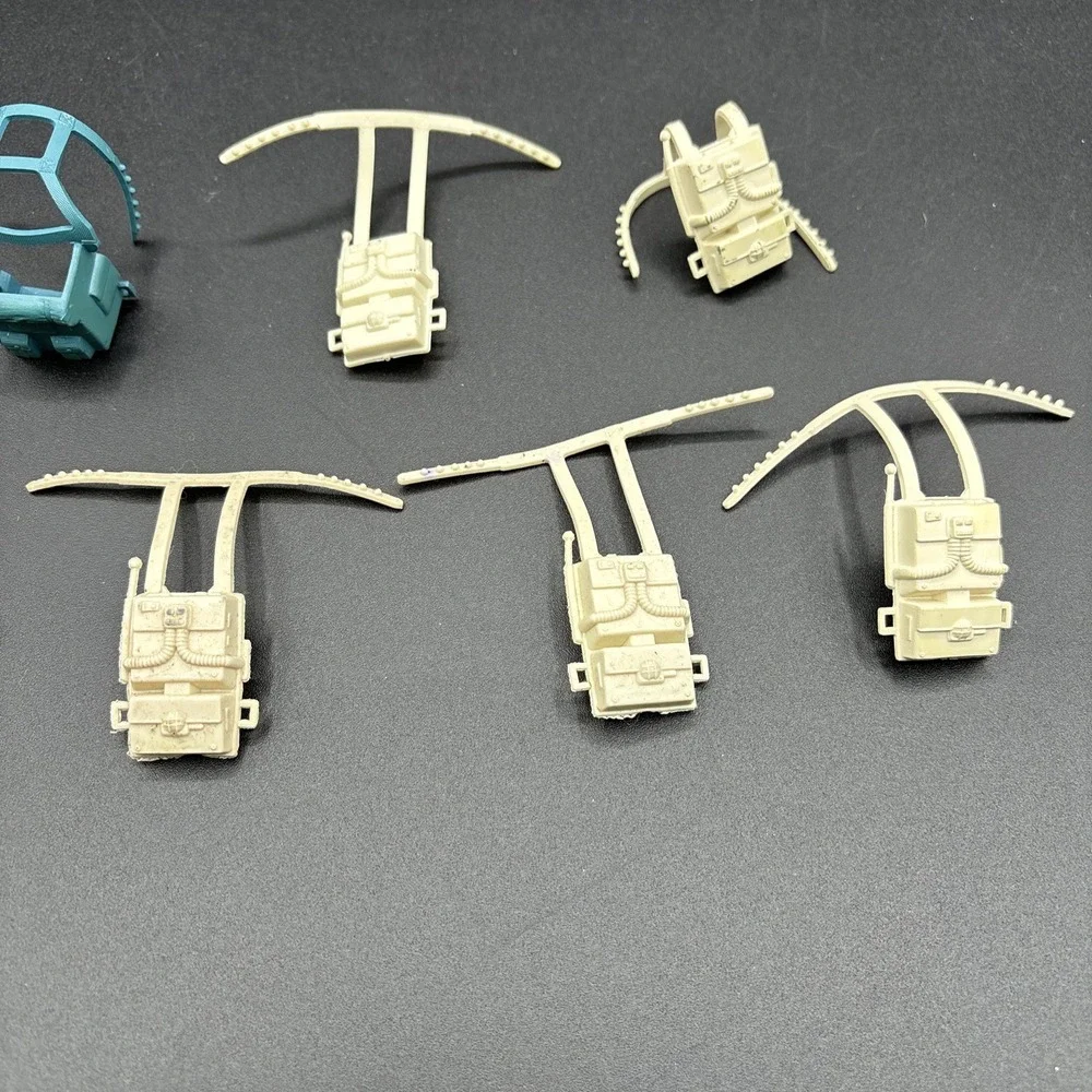 1980 Vintage Star Wars Hoth Survival Kit Accessories Backpacks Gas Mask Belts